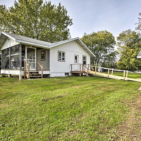 Charming Neenah House With Porch On Lake Winnebago! Exteriör bild