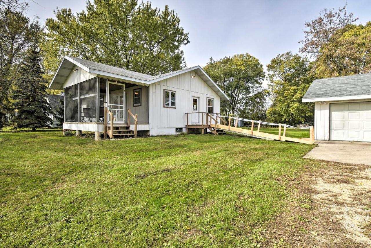 Charming Neenah House With Porch On Lake Winnebago! Exteriör bild